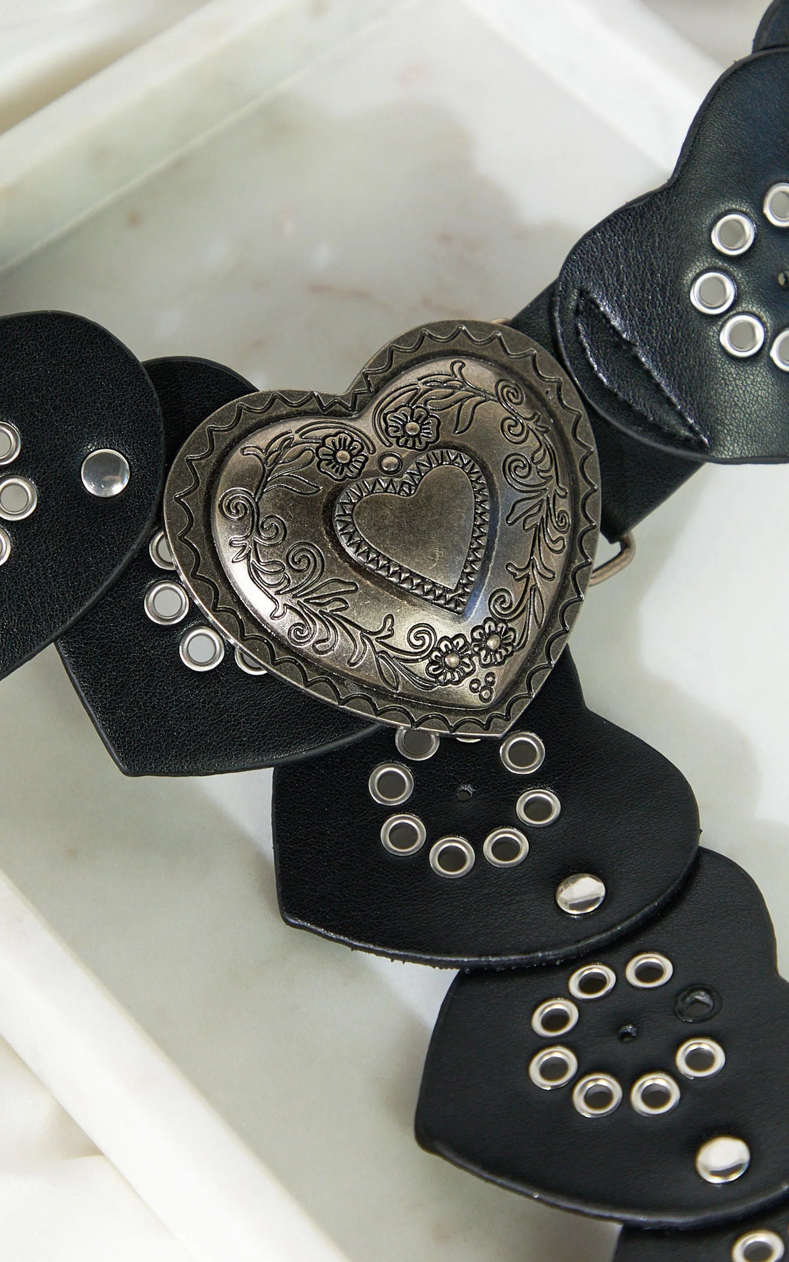 Xandy Belt - Heart Chunky Statement Belt in Black